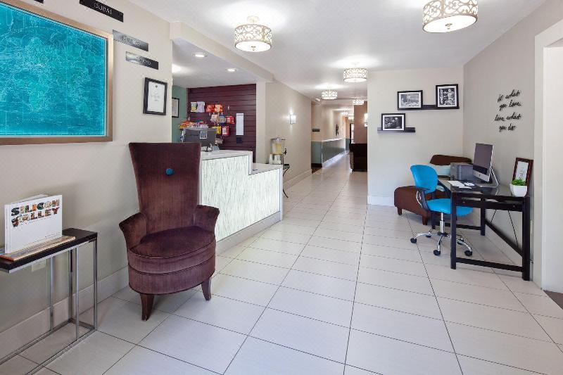 호텔 뷰의 내부 객실 사진