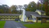 Country Place Inn and Suites White Haven