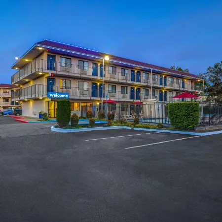 Motel 6 Kirkland, WA - North Kirkland