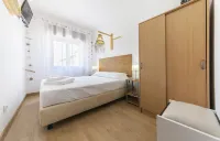 O 03 - Bedroom 3 in São Gonçalo Central Guesthouse - Pensions