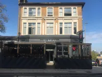 PubLove @ the Crown, Battersea Hotels in 