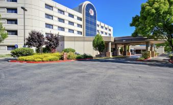 DoubleTree by Hilton Pleasanton at the Club