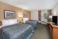 Days Inn by Wyndham Kirksville - parking