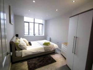 Stayzo Self Catering Accommodation 3 -Bradford UK