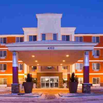 Holiday Inn Express & Suites ST. Cloud Hotel Exterior