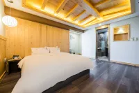 The Healing Hotel Отели рядом со станцией Mulgeum-Yeog