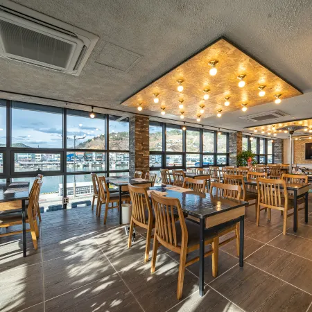 Yeongdeok Gangguhang Cloud Hotel