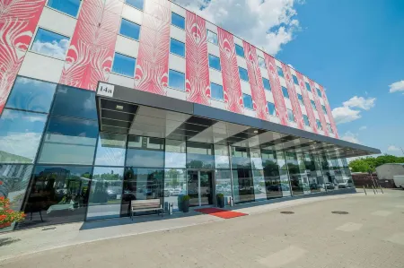 Premier Kraków Hotel Отели рядом с достопримечательностью «Флорианские ворота в Кракове»