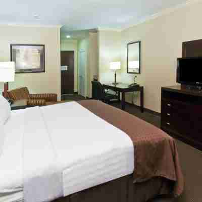 Holiday Inn & Suites Lake Charles South Rooms