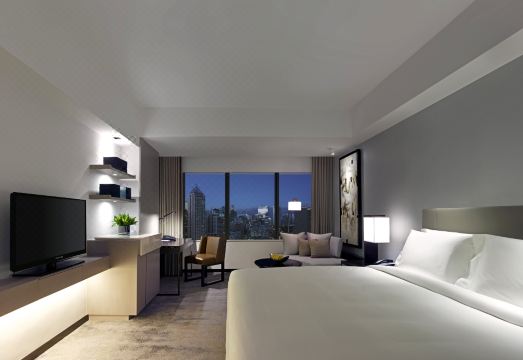 New World Makati Hotel의 멋진 수영장