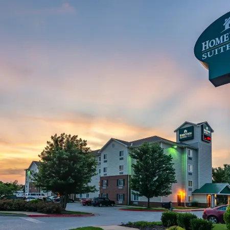 HomeTowne Studios & Suites Bentonville