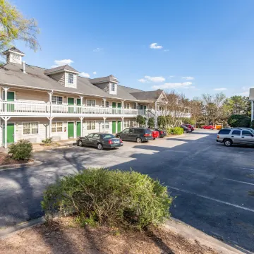 HomeTowne Studios by Red Roof Atlanta – Norcross South