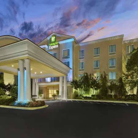 Holiday Inn Express & Suites CONCORD by IHG