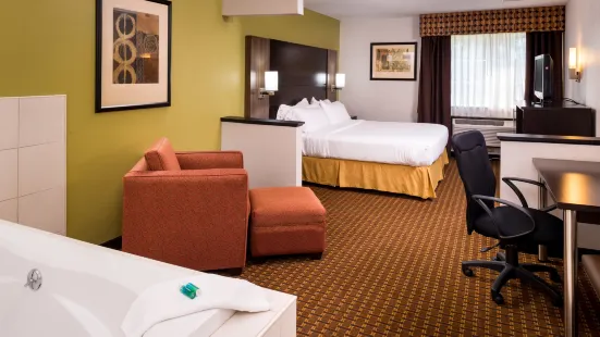 Holiday Inn Express & Suites Bucyrus