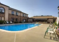 Quality Inn & Suites - Swimmingpools