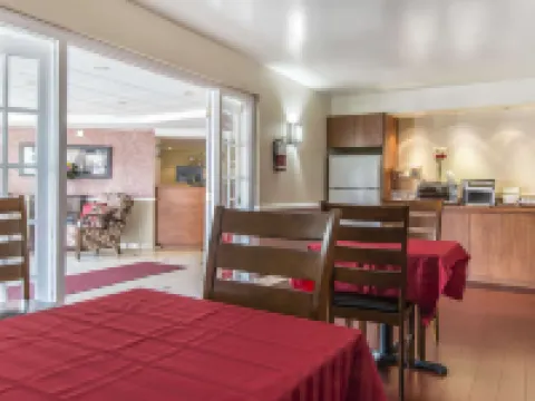 Econo Lodge Hotels in Orillia