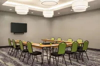 La Quinta Inn & Suites by Wyndham Burlington - parking