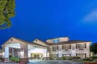 Days Inn & Suites by Wyndham Gresham Hotels in Gresham