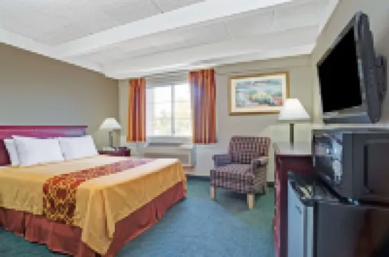 Travelodge by Wyndham Iowa City Hotels in Johnson County