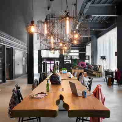 Moxy Milton Keynes Dining/Meeting Rooms