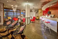 Kyriad Prestige Lyon Est - Saint Priest Eurexpo Hotel and Spa - Baarit