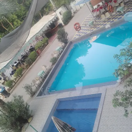 Rezeiky Hotel & Camp