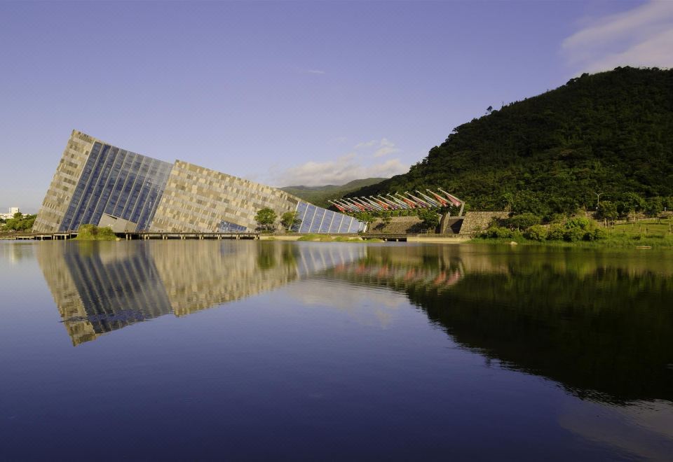 5. 밋 러브 앳 퍼..