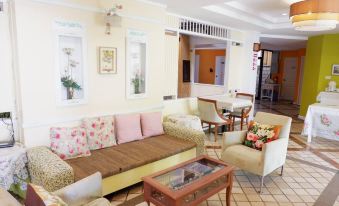 Rungnatee Place & Boutique Hotel