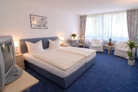 Hak Hotel am Klostersee Отели в г. Зиндельфинген