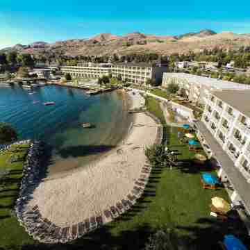 Campbell's Lake Chelan's Waterfront Resort Hotel Exterior