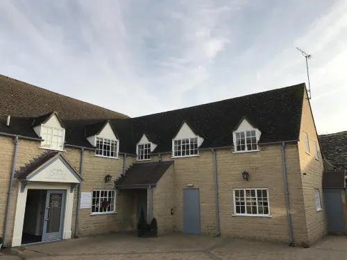 The Lodge at Broadway Hotels in Broadway