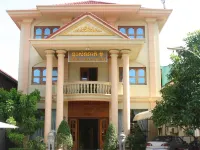 Mom's Guesthouse - Pensions