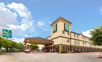 Quality Inn Near Seaworld - Lackland