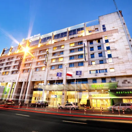 Golden Tulip Warszawa Centrum Отели рядом с достопримечательностью «Воля»