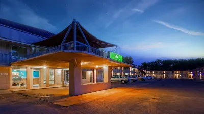 Marifah Inn Salina Hotels near Kansas State University Salina Aerospace and Technology Campus