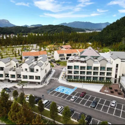 德蒙德酒店 鄰近竹綠苑的酒店