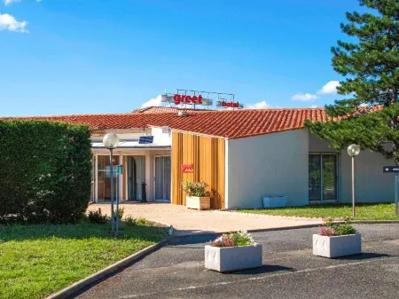 Greet Hotel Castres Saix Отели в г. Пюилоран