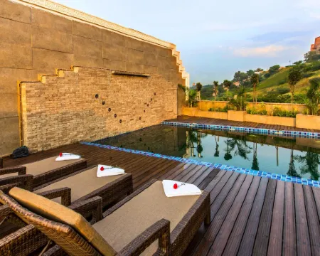 Clarks Inn Suite Gwalior Hotels in Gwalior