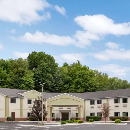 Super 8 by Wyndham Grove City