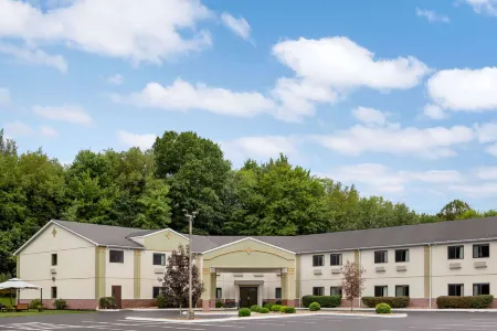 Super 8 by Wyndham Grove City