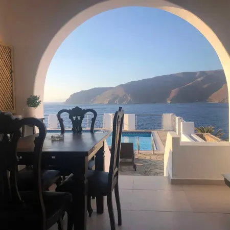 SeaRock Rooms and Suites