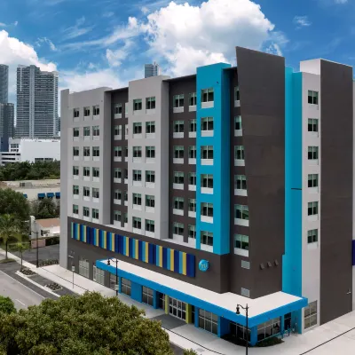 Tru by Hilton Miami West Brickell Hotels near Lummus Park