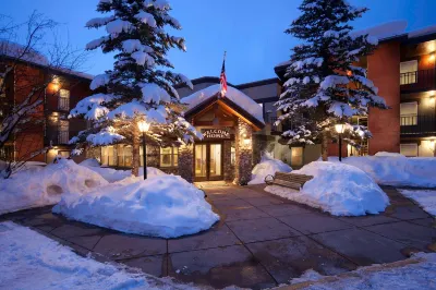 Legacy Vacation Resorts Steamboat Springs Suites Steamboat Art Strokes附近的飯店