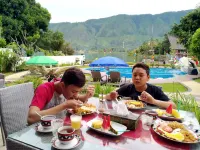 Zoé’s Paradise Waterfront Hotel