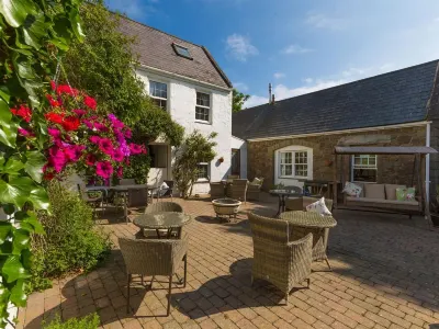 Clos de Vaul Creux Hotels in 