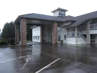 Days Inn by Wyndham Ocean Shores - parking
