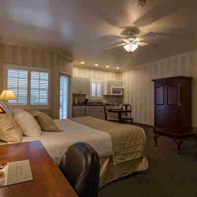 Grass Valley Courtyard Suites Rooms