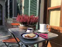 Dimora Storica la Corte Delle 4 Stagioni Hôtels à : Terruggia