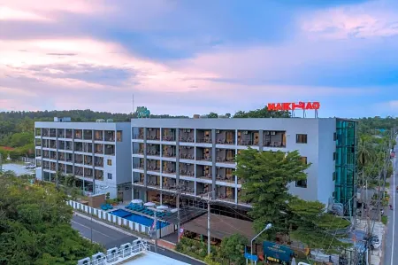 Maikhao Hotel Отели рядом с достопримечательностью «Sai Kaew Beach»