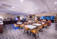 Best Western Plus Chateau Fort St. John فنادق في Peace River C